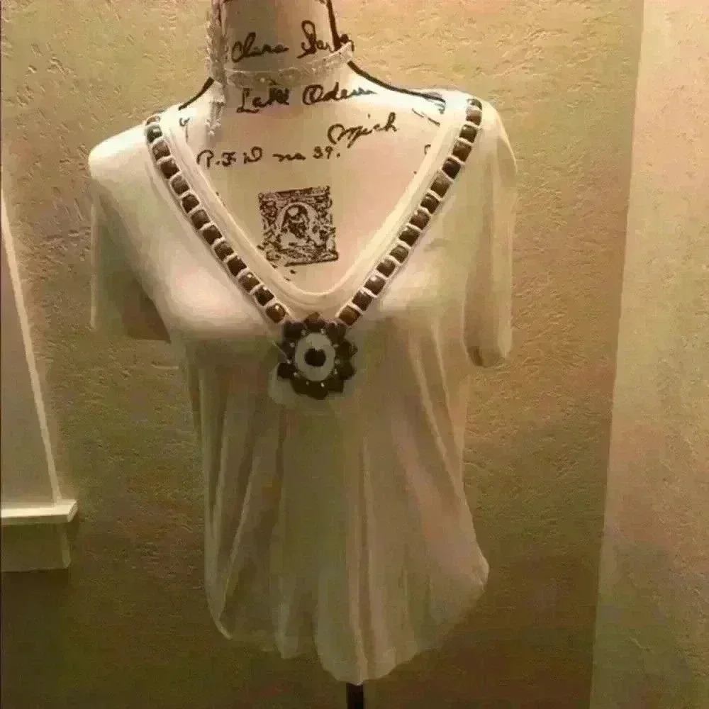 SoCa St. John Ivory Embellished Tshirt Size M - Picture 1 of 6